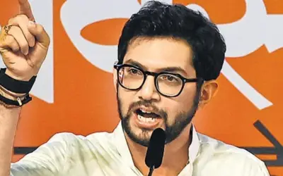 हिंदी भाषा विवाद पर भड़के आदित्य ठकरे, सिर्फ शिक्षा से नहीं राजनीति से जुड़ा है मुद्दा