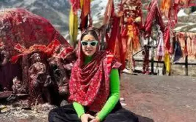 अभिनेत्री सारा अली खान को देना होगा सनातनी सर्टिफिकेट!