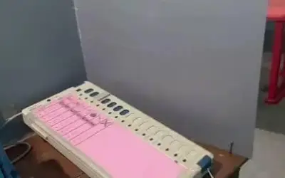 बंगाल चुनाव में फाल्टा में ईवीएम पर 'टेप' लगाकर भाजपा का बटन ब्लॉक करने का आरोप