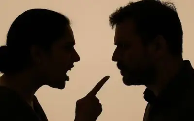 साड़ी नहीं दिलाने पर पत्नी ने पति को कुकर से पीटा, फिर गला घोंटकर उतारा मौत के घाट