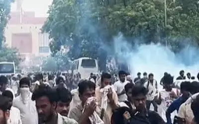 सीजेपी के संसद मार्च के दौरान पुलिस ने प्रदर्शनकारियों को रोकने के लिए लाठीचार्ज और आंसू गैस का किया इस्तेमाल