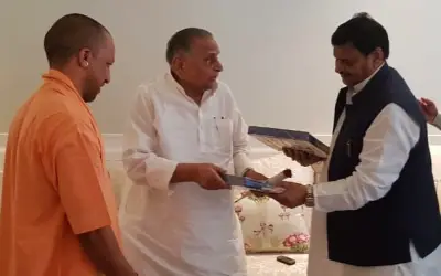 मुलायम सिंह से मिले योगी आदित्यनाथ