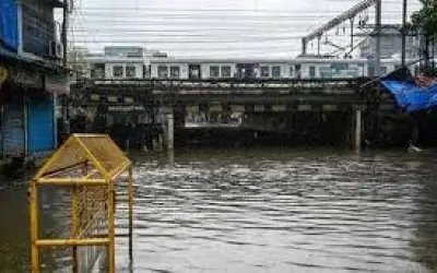 मुंबई में भारी बारिश, आईएमडी ने जारी किया ऑरेंज अलर्ट