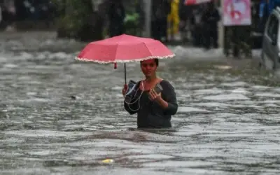 भारी बारिश से बेहाल हुई मुंबई