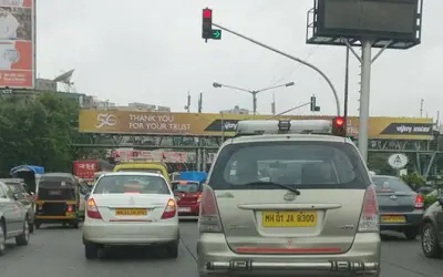 मुंबई के बिजनेसमैन ने तेज़ कार चलाने पर भरे  एक लाख का चालान