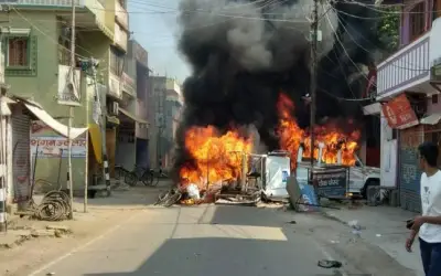 गुस्साई भीड़ ने बिहार में थाने को फूंका