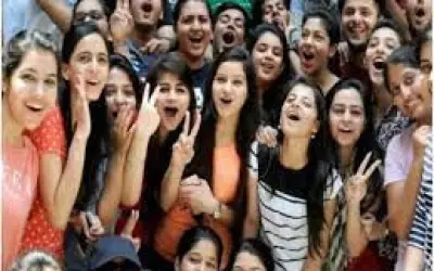 लड़कियों ने महाराष्ट्र बोर्ड के नतीजों में मारी लड़कों से बाजी