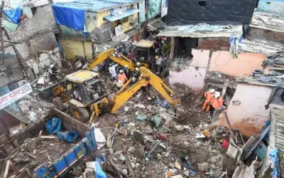 मुंबई के मलाड में इमारत गिरने से 11 की मौत