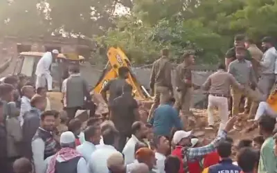 यूपी में वैवाहिक कार्यक्रम में दीवार गिरी, पांच की मौत, मलबे में दबे 30 लोग