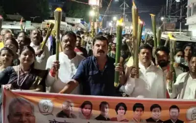 स्प्रिट के डिब्बे में जलती मशाल गिरने से कांग्रेसियों की रैली में सात कार्यकर्ता झुलसे