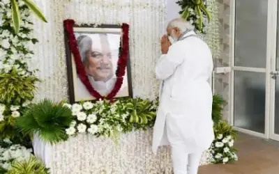 स्टैच्यू ऑफ यूनिटी की बजाय गांधीनगर पहुंचे पीएम