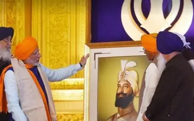 गुरु गोविंद सिंह को पीएम मोदी ने दी श्रद्धांजलि