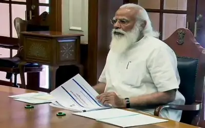 कोरोना पर कंट्रोल के लिए पीएम मोदी ने दी अधिकारियों को खुली छूट