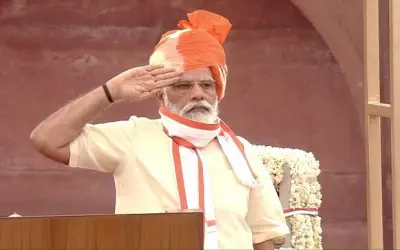 पीएम मोदी ने लाल किले से देश को स्वस्थ रखने पर दिया ज़ोर
