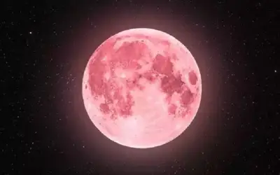 आज शाम स्ट्रॉबेरी की तरह चमकता नज़र आएगा चांद