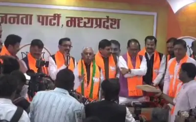 मध्यप्रदेश में पूर्व केंद्रीय मंत्री सुरेश पचौरी समेत कांग्रेस के 13 नेता हुए बीजेपी में शामिल