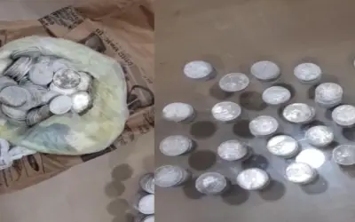 मजदूरों को मकान की खुदाई में मिले ब्रिटिश कालीन  240 चांदी के सिक्के