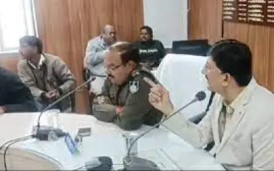 ड्राइवर से औकात पूछने पर हटाए गए कलेक्टर साहब