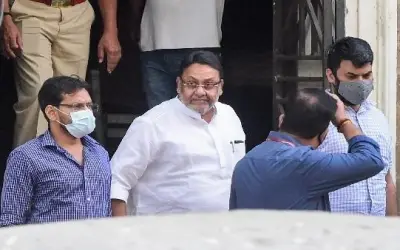 नवाब मलिक से संबंधित ठिकानों पर ईडी की छापेमारी