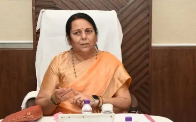 एक और नेता ने छोड़ा उद्धव का साथ, विधान परिषद की उपसभापति नीलम गोरे हुईं शिंदे की शिवेसना में शामिल