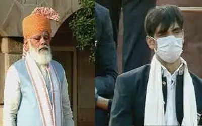 तेज बुखार के बावजूद लालकिले के ध्वजारोहण समारोह में पहुंचे नीरज चोपड़ा