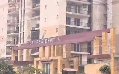 16वीं मंजिल से मां ने छह महीने की मासूम के साथ कूदकर जान दी