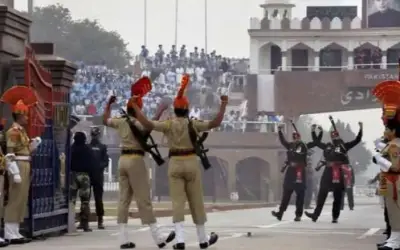 BSF ने अटारी बॉर्डर पर रिट्रीट सेरेमनी में सार्वजनिक प्रवेश पर लगाई रोक