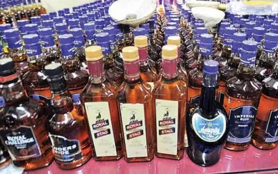 पालघर में एक्साइज विभाग ने पकड़ी अवैध शराब की खेप