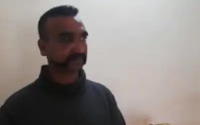 जाबांज़ अभिनंदन पाकिस्तान में पकड़ा गया