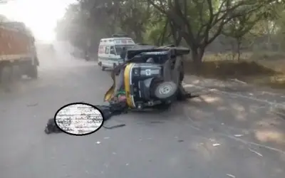 सड़क हादसे में तीन की मौत सात घायल