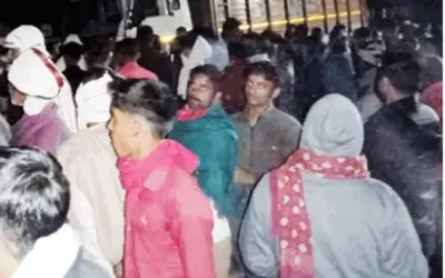सड़क पर पूजा के दौरान मौत के रूप में आए ट्रक ने कुचला, आठ की मौत