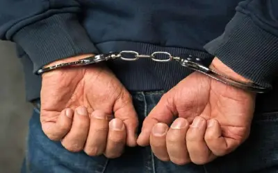 पैरोल पर छूटकर फरार होने वाला हत्या का दोषी मुंबई में गिरफ्तार