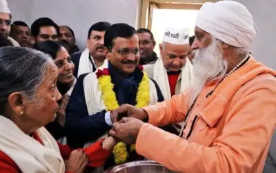 केजरीवाल का नामांकन और रैली आज