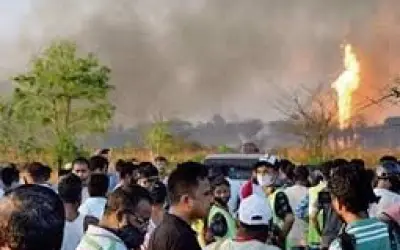 गैस कुएं में लगी आग से दो दमकलकर्मी की मौत