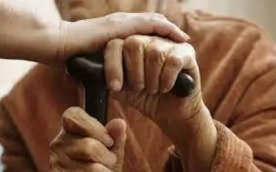 89 वर्षीय पति से शारीरिक संबंध की मांग से परेशान बुजुर्ग महिला की बहु ने की मदद
