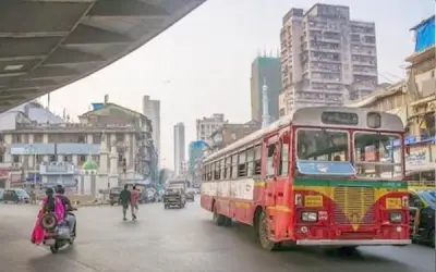 बस ड्राइवर को दिल का दौरा पड़ा तो महिला ने ड्राइविंग करके बचाई उसकी जान