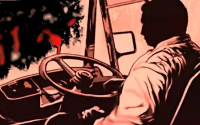 बस पलटने से दस यात्री घायल