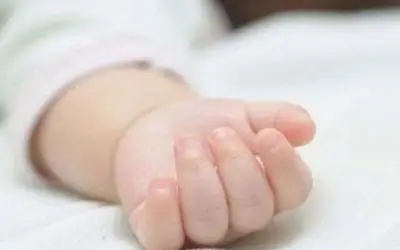 पहले ही जन्मदिन पर 12वीं मंजिल से गिरकर मासूम की दर्दनाक मौत
