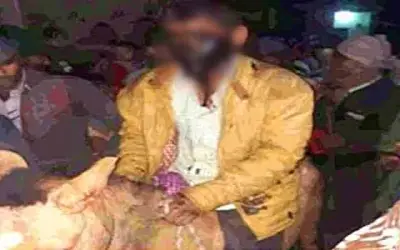 महिला को छेड़नेवाले का मुंह काला कर गधे पर घुमाया गया