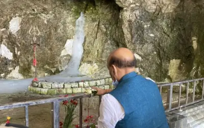 बाबा बर्फानी की शरण में पहुंचे राजनाथ सिंह