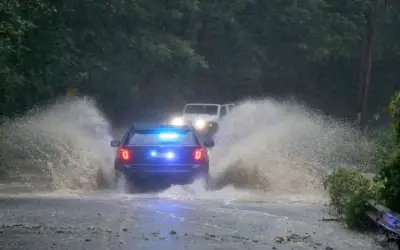 बारिश ने लगाई न्यूयॉर्क में इमरजेंसी