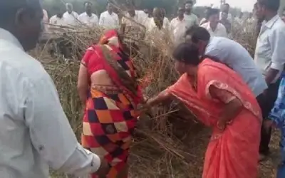 12 बेटियों ने दी पिता को मुखाग्नि