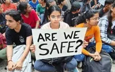 काशी हिंदू विश्वविद्यालय में गन प्वॉइंट पर छात्रा से छेड़छाड़, युवकों ने कपड़े उतरवाकर वीडियो बनाए