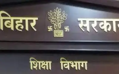 बिहार में शिक्षा विभाग ने किया छुट्टी का कैलेंडर जारी, मचा सियासी बवाल