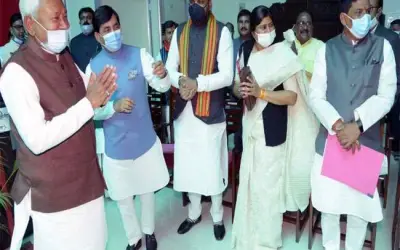 नीतीश मंत्रिमंडल में 17 मंत्रियों ने ली शपथ