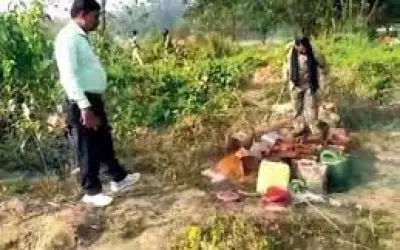 शराबबंदी के बावजूद बिहार में नदियों के किनारे बना शराब तस्करों का अड्डा