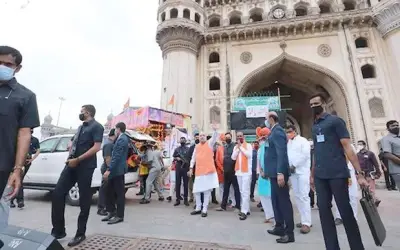 हैदराबाद नगर निगम के चुनावों में फैली कमल की खुशबू