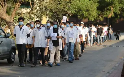 मुंबई समेत राज्यभर में रेजिडेंट डॉक्टरों की हड़ताल, आपातकालीन सेवाएं जारी
