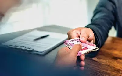 35 हज़ार की रिश्वत लेते रंगे हाथों गिरफ्तार हुआ सब रजिस्ट्रार