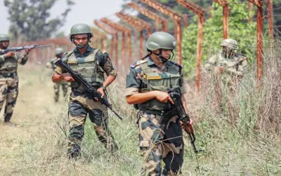 हेरोइन की खेप लेकर आ रहे दो घुसपैठियों को बीएसएफ ने किया ढेर